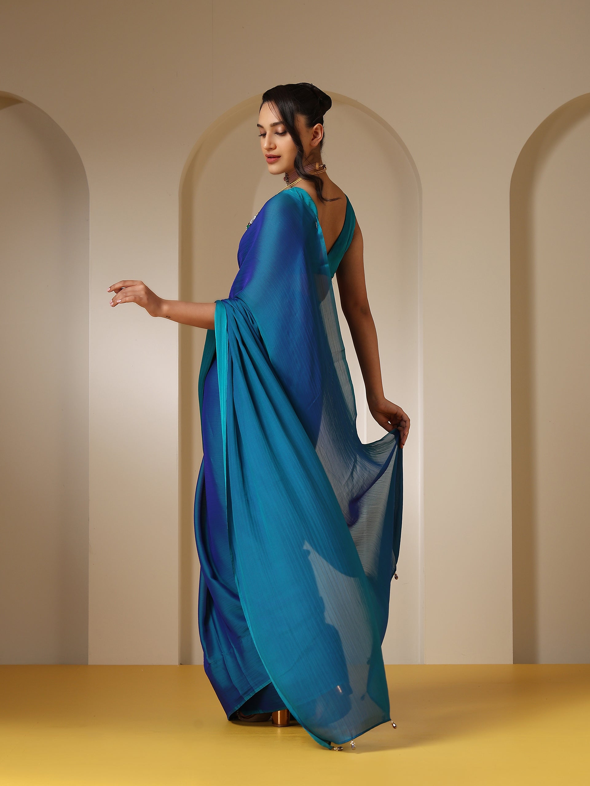 Blue green dual shade chiffon saree with self blouse fabric — view 11