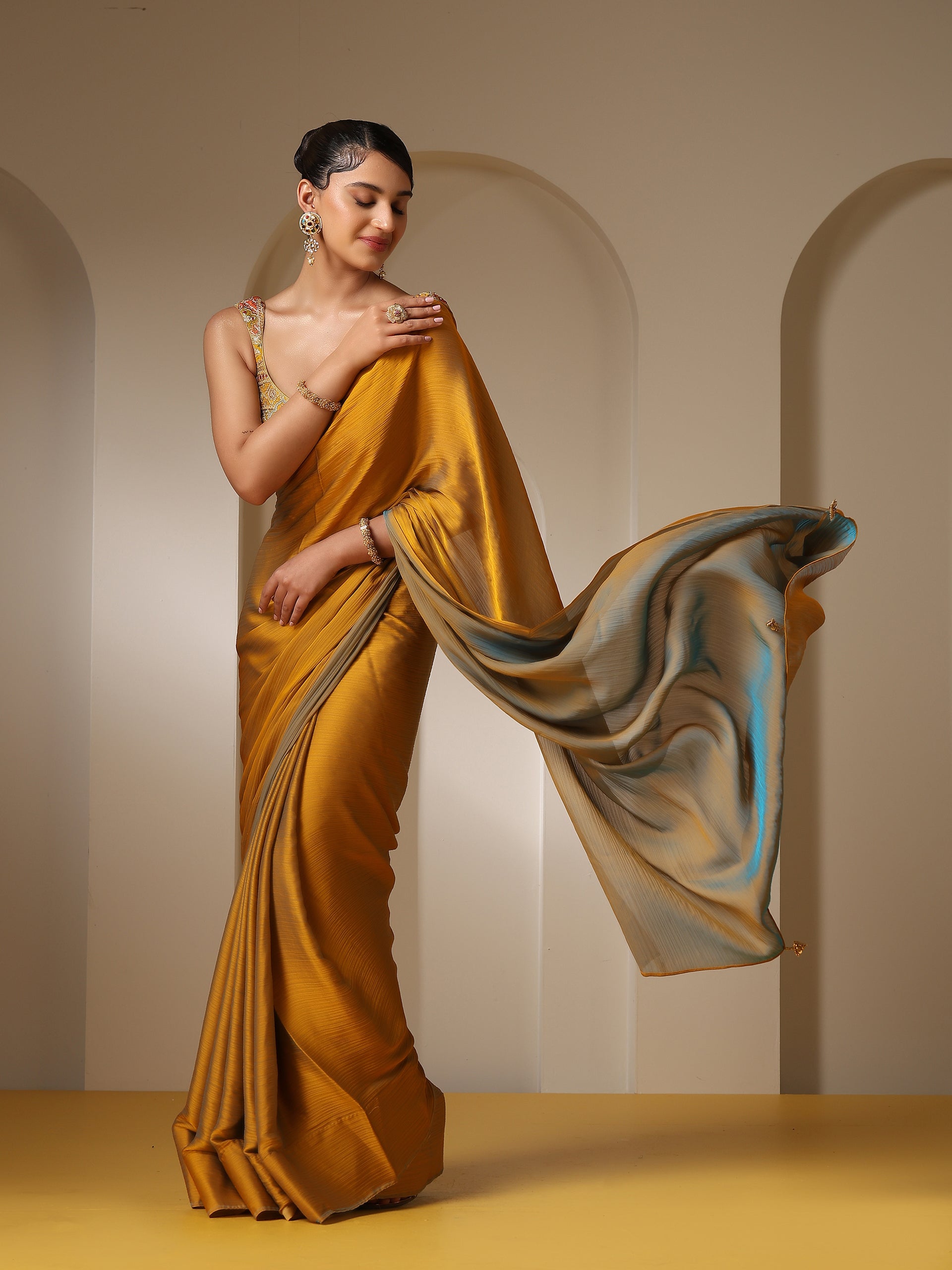 Blue phoenix dual shade chiffon saree with self blouse fabric