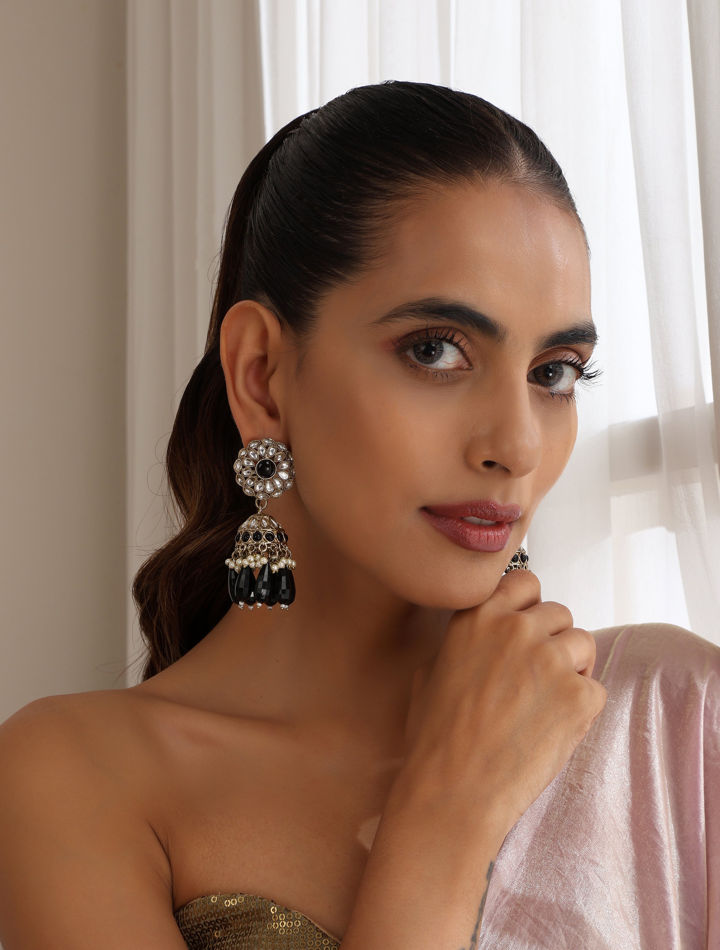 Kundan Black Jhumka Earring