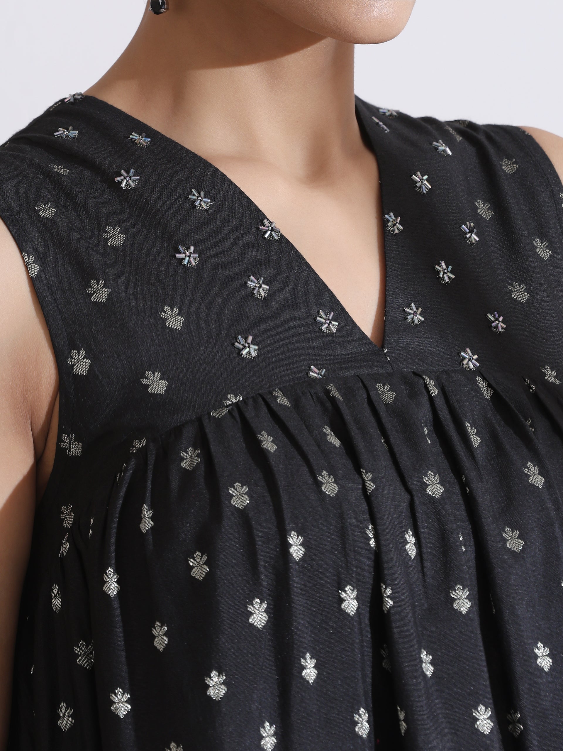 Women's Black Banarasi Silk Woven Sleeveless Kurta with Sequins and Black Pant 2 Piece Set | Straight Fit, V Neck, Sleeveless, Festive Wear, (Banarasi Silk)