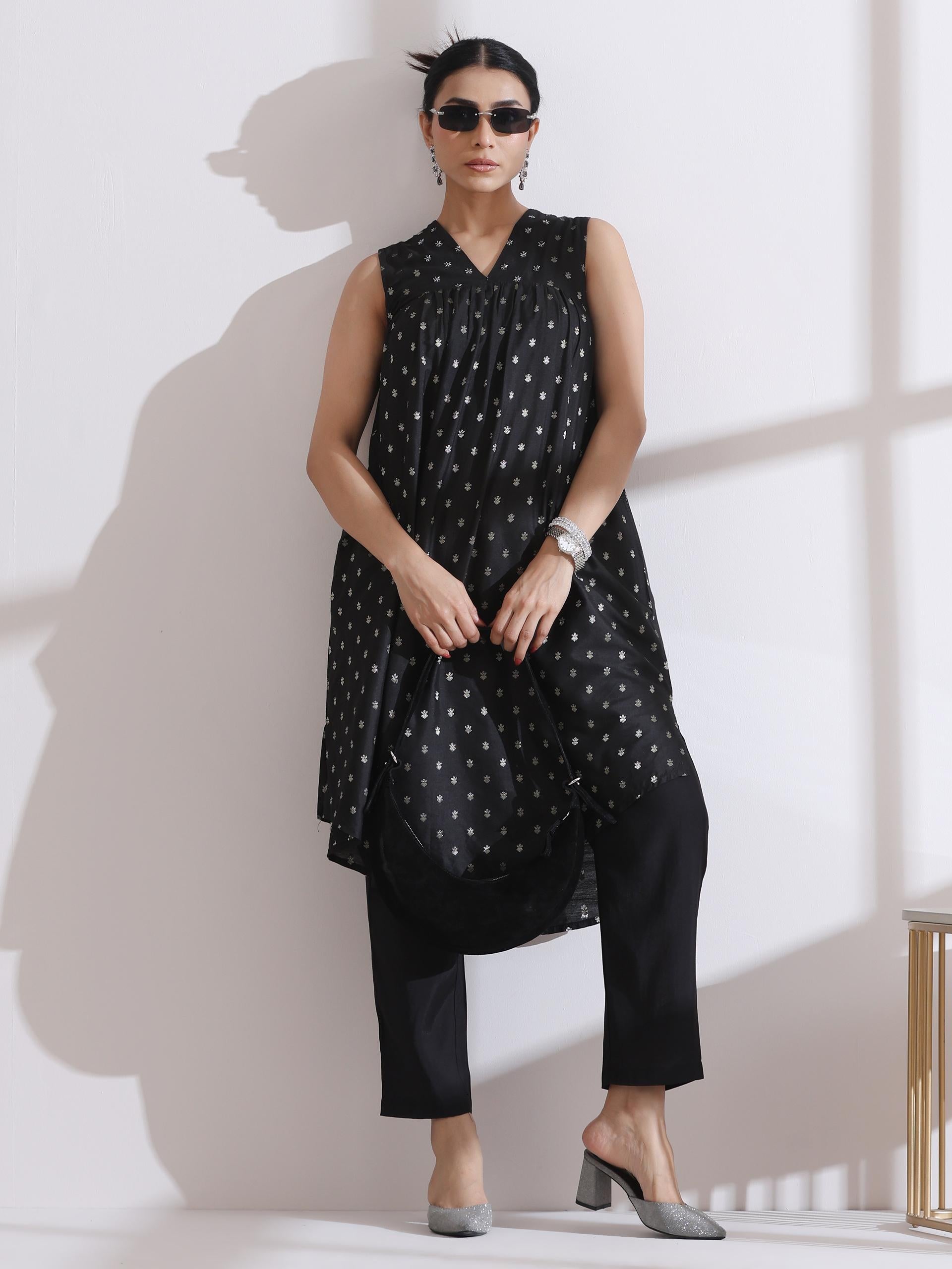 Women's Black Banarasi Silk Woven Sleeveless Kurta with Sequins and Black Pant 2 Piece Set | Straight Fit, V Neck, Sleeveless, Festive Wear, (Banarasi Silk)